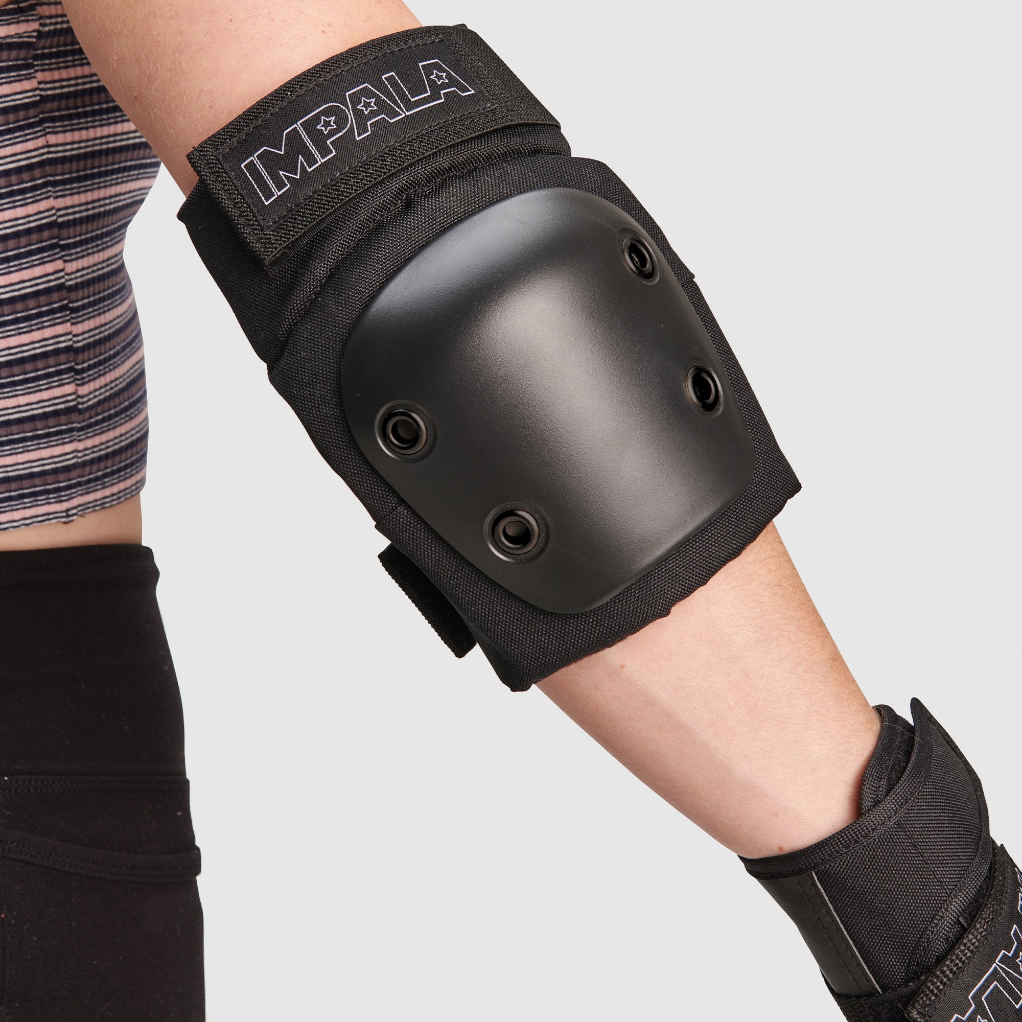 Impala Adult Protective Set - Black